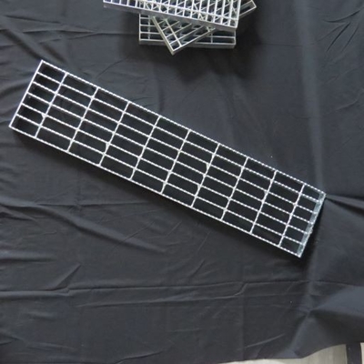 Antiskid Serrated Steel Grate Stair Treads Corrosion Resistant