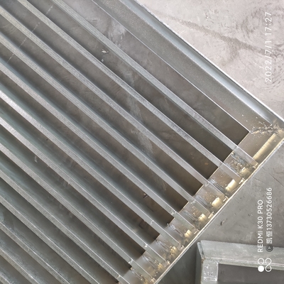 Tailor Made Silver Pressure Welding Galvanized Steel Grating For Plant Platform