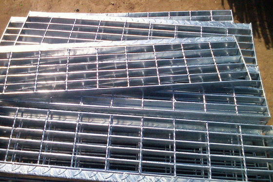 Corrosion Resistant Galvanized Steel Grate Stair Treads Metal Non Slip Stair Treads