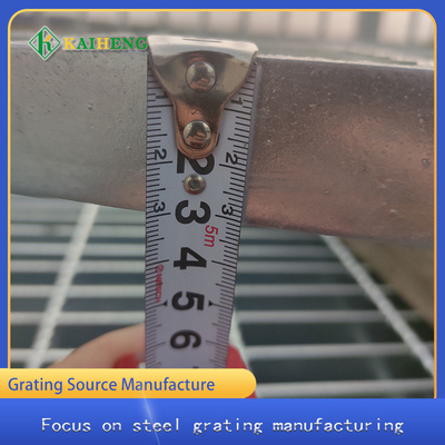 Antiskid Silver White Galvanised Metal Grid bar grating For Refinery