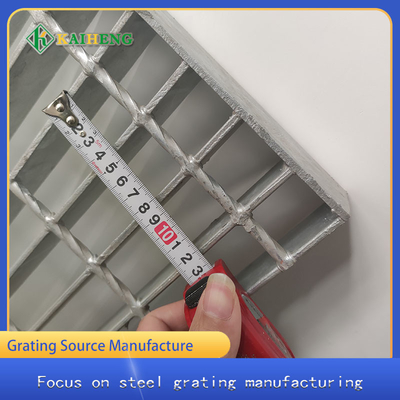 Antiskid Silver White Galvanised Metal Grid bar grating For Refinery