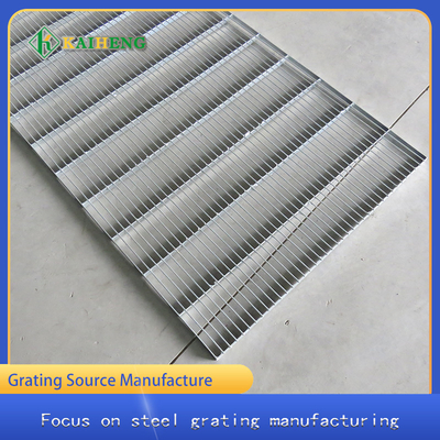 Hot Dip Galvanised Grid Mesh Corrosion Resistant Metal Grate Fence For Poultry Cage
