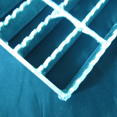 T1 Welding Galvanized Steel Stair Treads Serrated Stair Treads