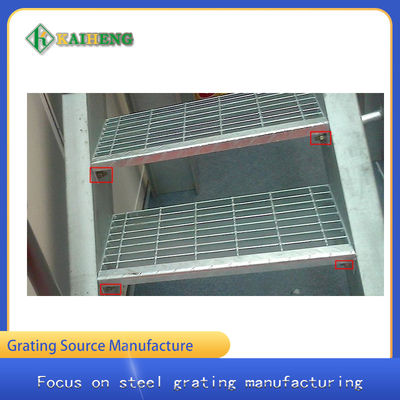 T4 Checkered Platenosing Steel Grate Stair Treads Bearing Bars At 40mm Pitch