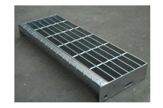 T4 Checkered Platenosing Steel Grate Stair Treads Bearing Bars At 40mm Pitch
