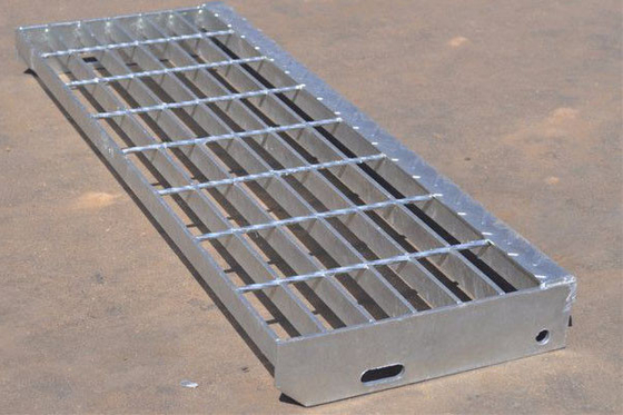 T4 Checkered Platenosing Steel Grate Stair Treads Bearing Bars At 40mm Pitch